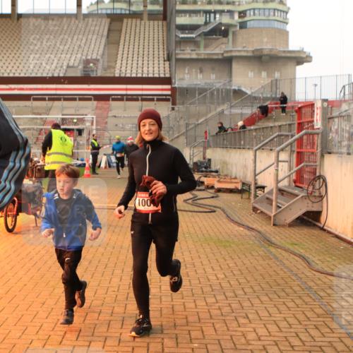08.12.2024 - St. Pauli X-Mass-Run No. 14 Kathrin Stürmer Photography http://msf.ph/oto/7533814 08.12.2024 10:06:52 Ziel  meine-sportfotos.de