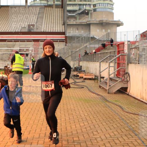 08.12.2024 - St. Pauli X-Mass-Run No. 14 Kathrin Stürmer Photography http://msf.ph/oto/7533815 08.12.2024 10:06:52 Ziel  meine-sportfotos.de