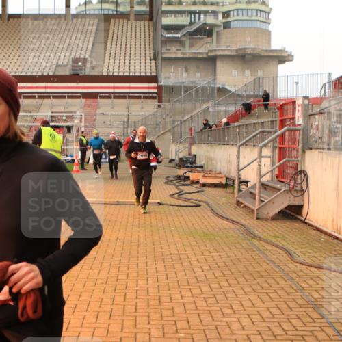 08.12.2024 - St. Pauli X-Mass-Run No. 14 Kathrin Stürmer Photography http://msf.ph/oto/7533816 08.12.2024 10:06:52 Ziel  meine-sportfotos.de