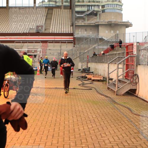 08.12.2024 - St. Pauli X-Mass-Run No. 14 Kathrin Stürmer Photography http://msf.ph/oto/7533817 08.12.2024 10:06:53 Ziel  meine-sportfotos.de