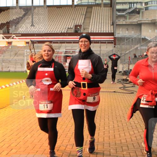 08.12.2024 - St. Pauli X-Mass-Run No. 14 Kathrin Stürmer Photography http://msf.ph/oto/7533881 08.12.2024 10:07:23 Ziel  meine-sportfotos.de