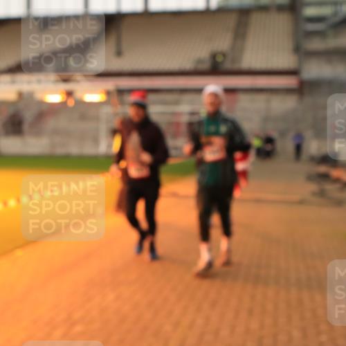 08.12.2024 - St. Pauli X-Mass-Run No. 14 Kathrin Stürmer Photography http://msf.ph/oto/7533943 08.12.2024 10:07:50 Ziel  meine-sportfotos.de