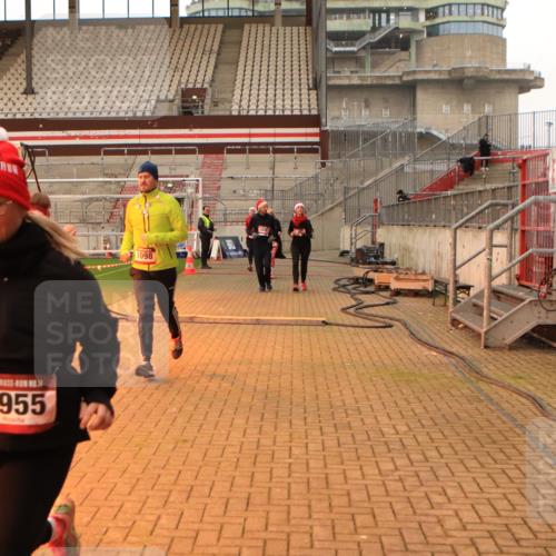 08.12.2024 - St. Pauli X-Mass-Run No. 14 Kathrin Stürmer Photography http://msf.ph/oto/7534249 08.12.2024 10:09:46 Ziel  meine-sportfotos.de