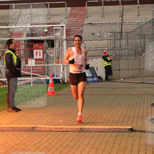 08.12.2024 - St. Pauli X-Mass-Run No. 14 Kathrin Stürmer Photography http://msf.ph/oto/7534692 08.12.2024 09:50:18 Ziel  meine-sportfotos.de