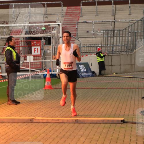 08.12.2024 - St. Pauli X-Mass-Run No. 14 Kathrin Stürmer Photography http://msf.ph/oto/7534693 08.12.2024 09:50:18 Ziel  meine-sportfotos.de