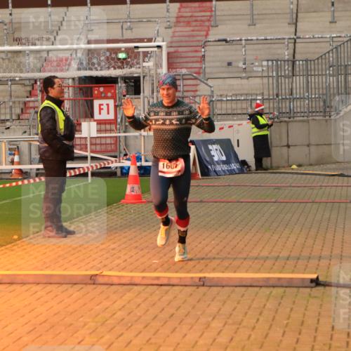 08.12.2024 - St. Pauli X-Mass-Run No. 14 Kathrin Stürmer Photography http://msf.ph/oto/7534706 08.12.2024 09:50:52 Ziel  meine-sportfotos.de