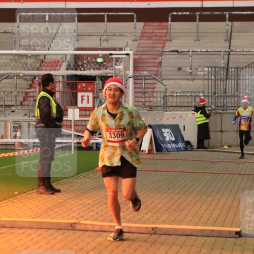 08.12.2024 - St. Pauli X-Mass-Run No. 14 Kathrin Stürmer Photography http://msf.ph/oto/7534721 08.12.2024 09:51:15 Ziel  meine-sportfotos.de