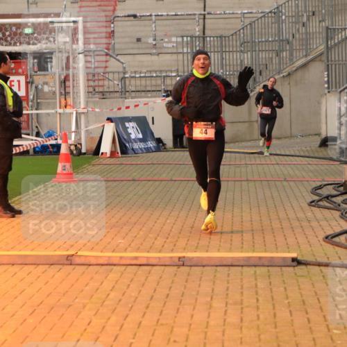 08.12.2024 - St. Pauli X-Mass-Run No. 14 Kathrin Stürmer Photography http://msf.ph/oto/7534751 08.12.2024 09:52:00 Ziel  meine-sportfotos.de
