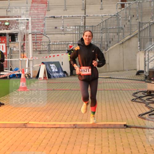 08.12.2024 - St. Pauli X-Mass-Run No. 14 Kathrin Stürmer Photography http://msf.ph/oto/7534757 08.12.2024 09:52:06 Ziel  meine-sportfotos.de