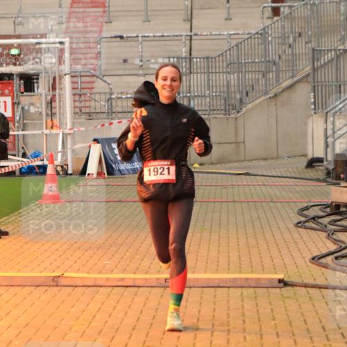 08.12.2024 - St. Pauli X-Mass-Run No. 14 Kathrin Stürmer Photography http://msf.ph/oto/7534760 08.12.2024 09:52:06 Ziel  meine-sportfotos.de