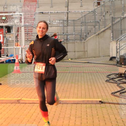 08.12.2024 - St. Pauli X-Mass-Run No. 14 Kathrin Stürmer Photography http://msf.ph/oto/7534762 08.12.2024 09:52:07 Ziel  meine-sportfotos.de