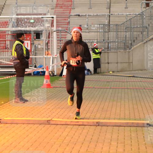 08.12.2024 - St. Pauli X-Mass-Run No. 14 Kathrin Stürmer Photography http://msf.ph/oto/7534772 08.12.2024 09:52:28 Ziel  meine-sportfotos.de