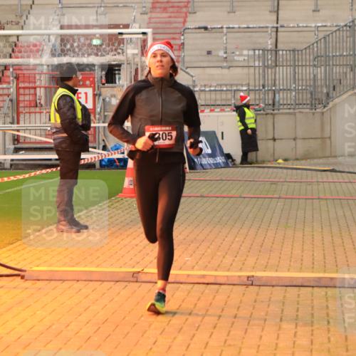 08.12.2024 - St. Pauli X-Mass-Run No. 14 Kathrin Stürmer Photography http://msf.ph/oto/7534775 08.12.2024 09:52:28 Ziel  meine-sportfotos.de