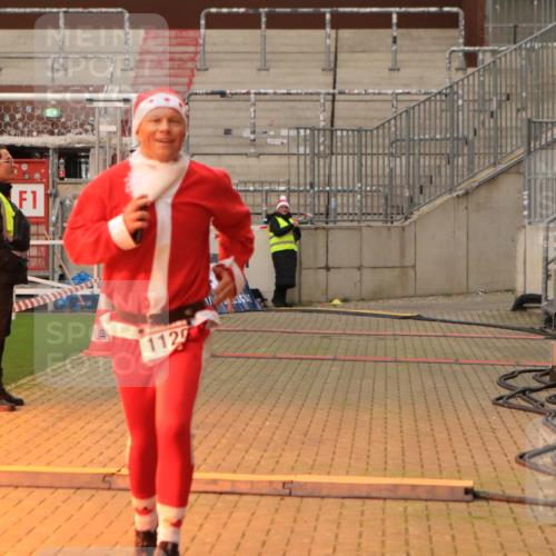 08.12.2024 - St. Pauli X-Mass-Run No. 14 Kathrin Stürmer Photography http://msf.ph/oto/7534777 08.12.2024 09:52:49 Ziel  meine-sportfotos.de