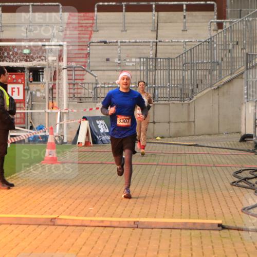 08.12.2024 - St. Pauli X-Mass-Run No. 14 Kathrin Stürmer Photography http://msf.ph/oto/7534786 08.12.2024 09:53:07 Ziel  meine-sportfotos.de