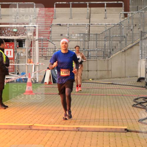 08.12.2024 - St. Pauli X-Mass-Run No. 14 Kathrin Stürmer Photography http://msf.ph/oto/7534789 08.12.2024 09:53:07 Ziel  meine-sportfotos.de