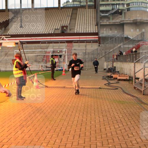 08.12.2024 - St. Pauli X-Mass-Run No. 14 Kathrin Stürmer Photography http://msf.ph/oto/7534808 08.12.2024 09:55:46 Ziel  meine-sportfotos.de
