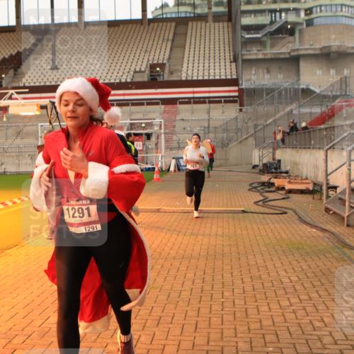 08.12.2024 - St. Pauli X-Mass-Run No. 14 Kathrin Stürmer Photography http://msf.ph/oto/7534812 08.12.2024 09:56:59 Ziel  meine-sportfotos.de