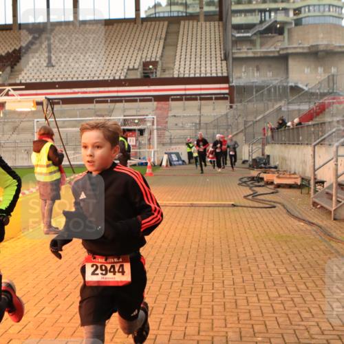 08.12.2024 - St. Pauli X-Mass-Run No. 14 Kathrin Stürmer Photography http://msf.ph/oto/7534842 08.12.2024 09:58:02 Ziel  meine-sportfotos.de