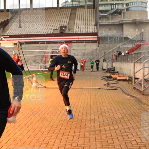 08.12.2024 - St. Pauli X-Mass-Run No. 14 Kathrin Stürmer Photography http://msf.ph/oto/7534862 08.12.2024 09:58:29 Ziel  meine-sportfotos.de