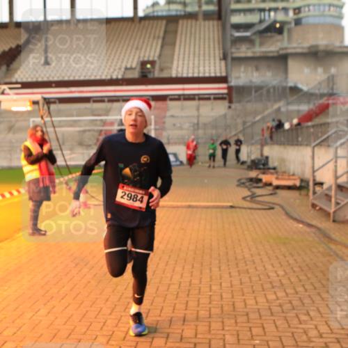 08.12.2024 - St. Pauli X-Mass-Run No. 14 Kathrin Stürmer Photography http://msf.ph/oto/7534863 08.12.2024 09:58:29 Ziel  meine-sportfotos.de