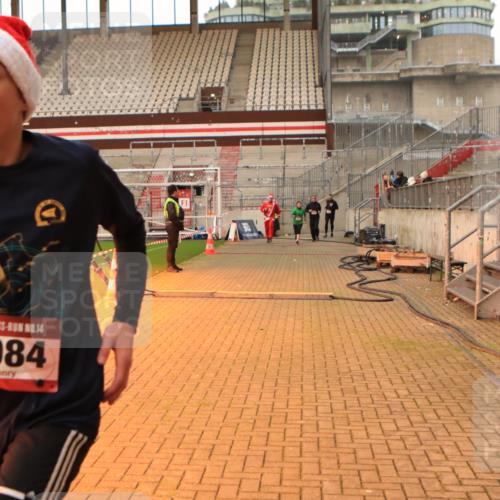 08.12.2024 - St. Pauli X-Mass-Run No. 14 Kathrin Stürmer Photography http://msf.ph/oto/7534865 08.12.2024 09:58:30 Ziel  meine-sportfotos.de