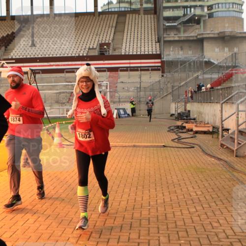 08.12.2024 - St. Pauli X-Mass-Run No. 14 Kathrin Stürmer Photography http://msf.ph/oto/7534870 08.12.2024 09:59:03 Ziel  meine-sportfotos.de