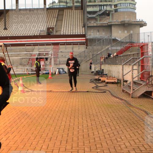 08.12.2024 - St. Pauli X-Mass-Run No. 14 Kathrin Stürmer Photography http://msf.ph/oto/7534873 08.12.2024 09:59:17 Ziel  meine-sportfotos.de
