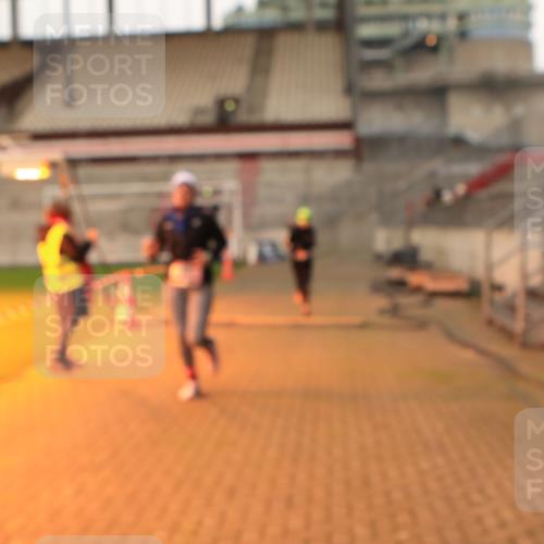 08.12.2024 - St. Pauli X-Mass-Run No. 14 Kathrin Stürmer Photography http://msf.ph/oto/7534886 08.12.2024 09:59:32 Ziel  meine-sportfotos.de