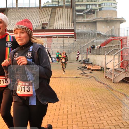 08.12.2024 - St. Pauli X-Mass-Run No. 14 Kathrin Stürmer Photography http://msf.ph/oto/7534923 08.12.2024 10:00:08 Ziel  meine-sportfotos.de