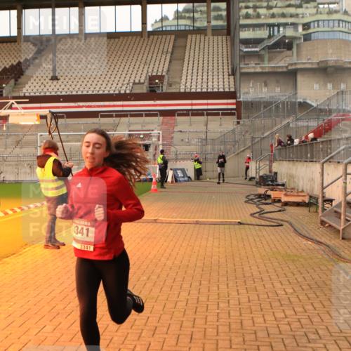 08.12.2024 - St. Pauli X-Mass-Run No. 14 Kathrin Stürmer Photography http://msf.ph/oto/7534972 08.12.2024 10:01:30 Ziel  meine-sportfotos.de