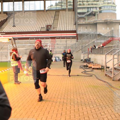 08.12.2024 - St. Pauli X-Mass-Run No. 14 Kathrin Stürmer Photography http://msf.ph/oto/7535008 08.12.2024 10:01:45 Ziel  meine-sportfotos.de