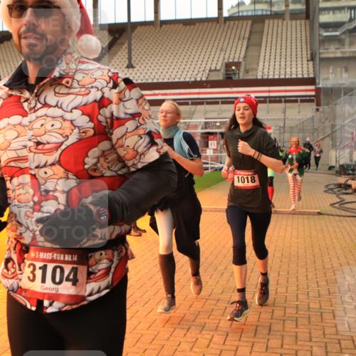 08.12.2024 - St. Pauli X-Mass-Run No. 14 Kathrin Stürmer Photography http://msf.ph/oto/7535089 08.12.2024 10:02:35 Ziel  meine-sportfotos.de