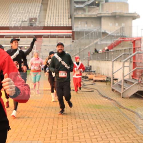 08.12.2024 - St. Pauli X-Mass-Run No. 14 Kathrin Stürmer Photography http://msf.ph/oto/7535268 08.12.2024 10:04:53 Ziel  meine-sportfotos.de