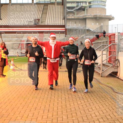 08.12.2024 - St. Pauli X-Mass-Run No. 14 Kathrin Stürmer Photography http://msf.ph/oto/7535679 08.12.2024 10:07:17 Ziel  meine-sportfotos.de