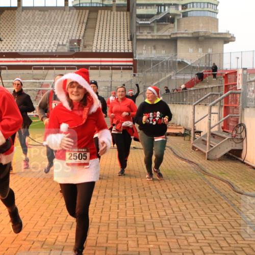 08.12.2024 - St. Pauli X-Mass-Run No. 14 Kathrin Stürmer Photography http://msf.ph/oto/7535687 08.12.2024 10:07:21 Ziel  meine-sportfotos.de