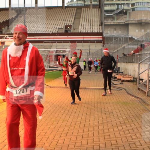 08.12.2024 - St. Pauli X-Mass-Run No. 14 Kathrin Stürmer Photography http://msf.ph/oto/7535718 08.12.2024 10:07:29 Ziel  meine-sportfotos.de