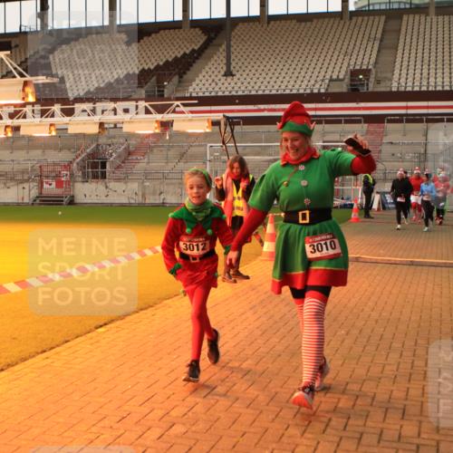 08.12.2024 - St. Pauli X-Mass-Run No. 14 Kathrin Stürmer Photography http://msf.ph/oto/7535725 08.12.2024 10:07:32 Ziel  meine-sportfotos.de