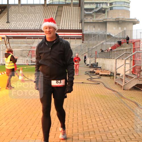 08.12.2024 - St. Pauli X-Mass-Run No. 14 Kathrin Stürmer Photography http://msf.ph/oto/7535735 08.12.2024 10:07:35 Ziel  meine-sportfotos.de