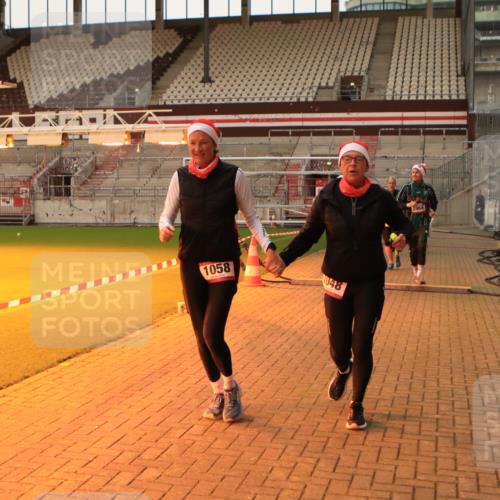 08.12.2024 - St. Pauli X-Mass-Run No. 14 Kathrin Stürmer Photography http://msf.ph/oto/7535749 08.12.2024 10:07:48 Ziel  meine-sportfotos.de