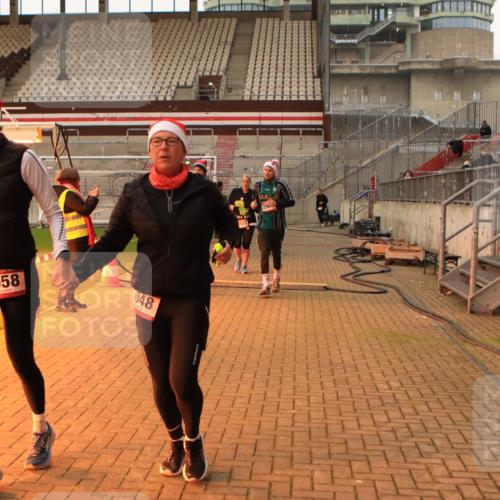08.12.2024 - St. Pauli X-Mass-Run No. 14 Kathrin Stürmer Photography http://msf.ph/oto/7535750 08.12.2024 10:07:48 Ziel  meine-sportfotos.de