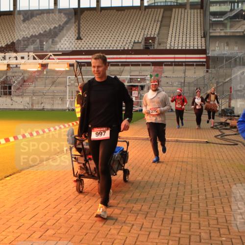 08.12.2024 - St. Pauli X-Mass-Run No. 14 Kathrin Stürmer Photography http://msf.ph/oto/7535764 08.12.2024 10:08:01 Ziel  meine-sportfotos.de