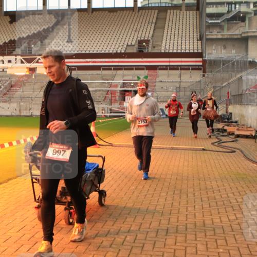 08.12.2024 - St. Pauli X-Mass-Run No. 14 Kathrin Stürmer Photography http://msf.ph/oto/7535766 08.12.2024 10:08:01 Ziel  meine-sportfotos.de