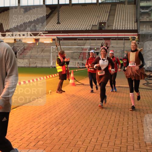 08.12.2024 - St. Pauli X-Mass-Run No. 14 Kathrin Stürmer Photography http://msf.ph/oto/7535777 08.12.2024 10:08:04 Ziel  meine-sportfotos.de