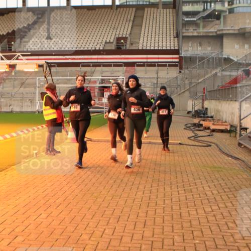 08.12.2024 - St. Pauli X-Mass-Run No. 14 Kathrin Stürmer Photography http://msf.ph/oto/7535818 08.12.2024 10:08:26 Ziel  meine-sportfotos.de