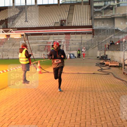 08.12.2024 - St. Pauli X-Mass-Run No. 14 Kathrin Stürmer Photography http://msf.ph/oto/7542177 08.12.2024 09:55:16 Ziel  meine-sportfotos.de