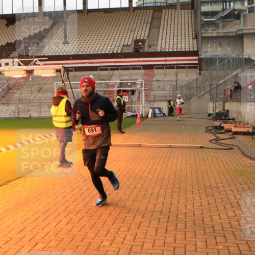 08.12.2024 - St. Pauli X-Mass-Run No. 14 Kathrin Stürmer Photography http://msf.ph/oto/7542179 08.12.2024 09:55:17 Ziel  meine-sportfotos.de