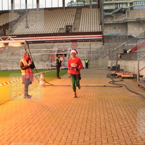 08.12.2024 - St. Pauli X-Mass-Run No. 14 Kathrin Stürmer Photography http://msf.ph/oto/7542323 08.12.2024 09:57:05 Ziel  meine-sportfotos.de