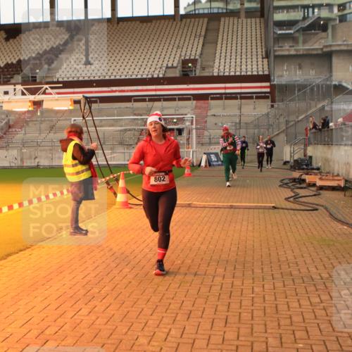 08.12.2024 - St. Pauli X-Mass-Run No. 14 Kathrin Stürmer Photography http://msf.ph/oto/7542432 08.12.2024 09:58:15 Ziel  meine-sportfotos.de