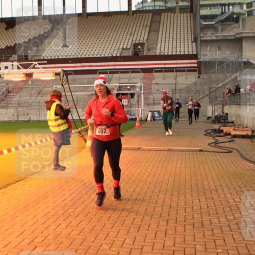 08.12.2024 - St. Pauli X-Mass-Run No. 14 Kathrin Stürmer Photography http://msf.ph/oto/7542433 08.12.2024 09:58:15 Ziel  meine-sportfotos.de